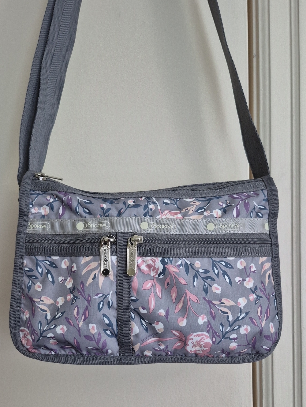 EUC LeSportsac Crossbody Bag With Two Main Compartments & Multiple Pockets